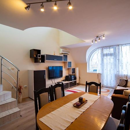 Maisonette Picadilly Varna Exteriör bild