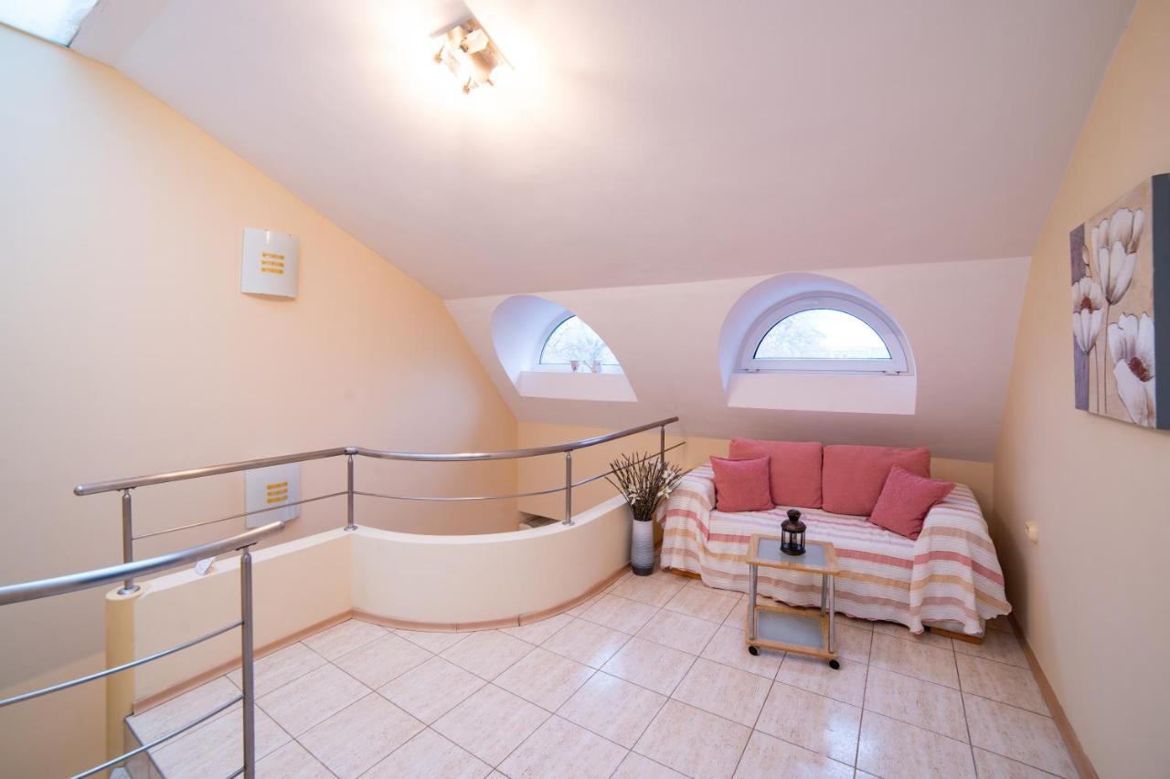 Maisonette Picadilly Varna Exteriör bild