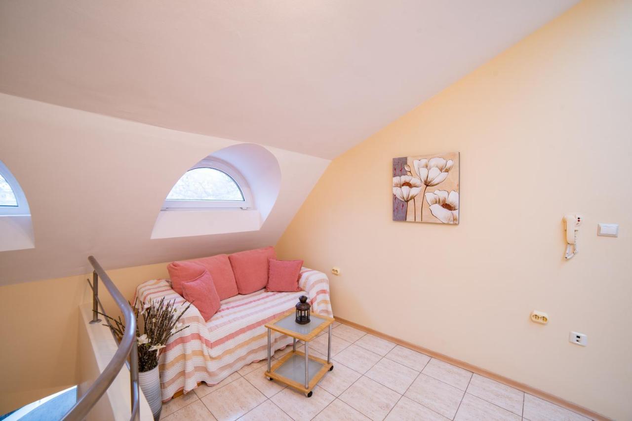 Maisonette Picadilly Varna Exteriör bild
